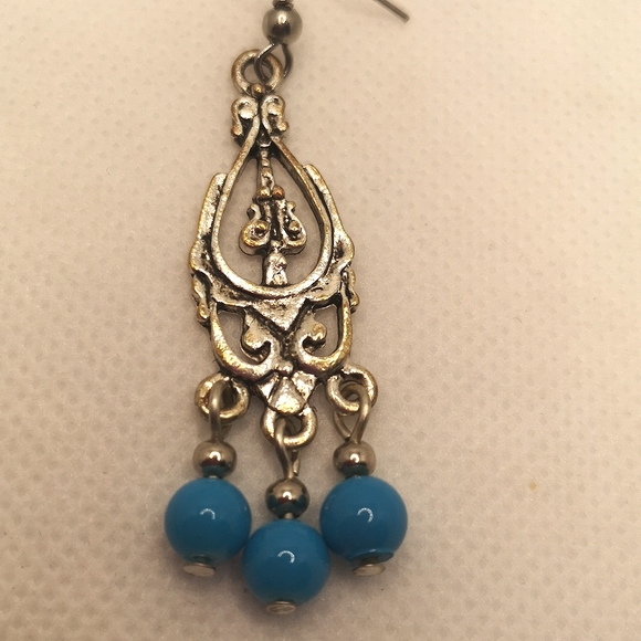 Silver tone faux turquoise earrings🔥 - Picture 4 of 4